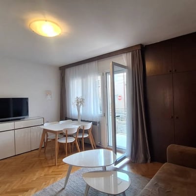 Alquiler de un acogedor apartamento de 2 habitaciones, 46 m², Voždovac, Belgrado, Serbia